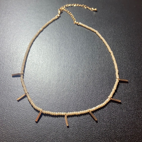 Cute adjustable off white and faux gold necklace - Picture 1 of 6